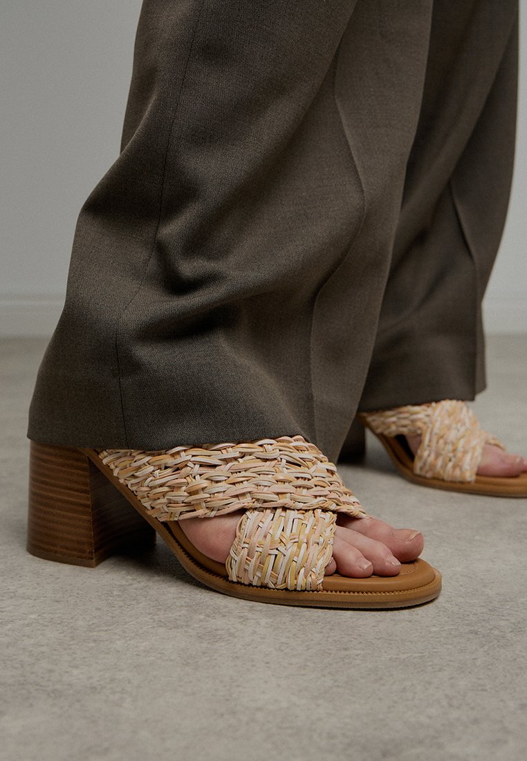 See by Chloé Sandalen met hoge hak beige See by Chloé Sandalen met hoge hak beige