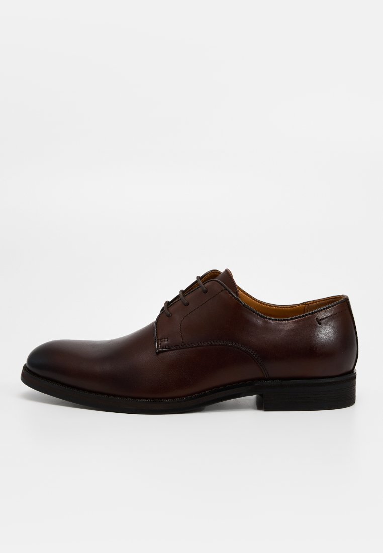 Zapatos de vestir con cordones