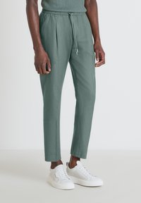 Unselected, moss green