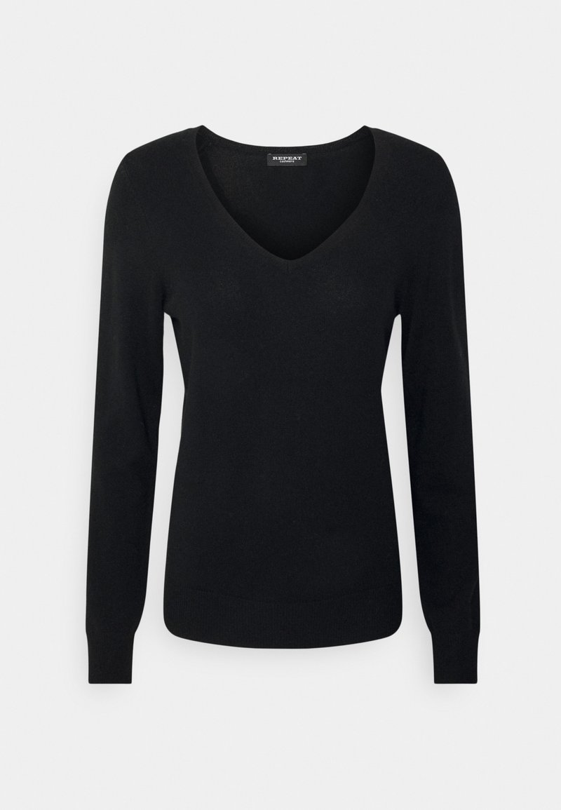 Schwarzer V-Ausschnitt-Pullover mit langen Ärmeln, aus weichem Material gefertigt. Das Design weist eine taillierte Silhouette sowie gerippte Bündchen und Saum auf.