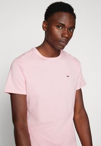 Tommy Jeans SLIM TEE - T-shirt - bas - ballet pink