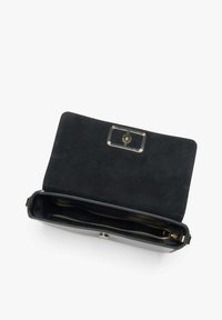 Černá kožená kabelka s semišovou texturou, obdélníkového tvaru, a zlatým kováním. Uvnitř obsahuje zipové přihrádky.