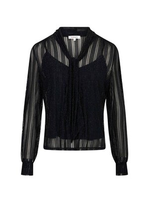 Blusa nera trasparente con strisce verticali, maniche lunghe, polsi a maniche a sbuffo e dettaglio al collo con nodo, abbinata a una canotta nera interna.