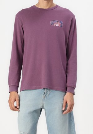 Fioletowa koszulka z długim rękawem i okrągłym dekoltem, z wielokolorową grafiką "Star Wars" na piersi, wykonana z miękkiej bawełny.