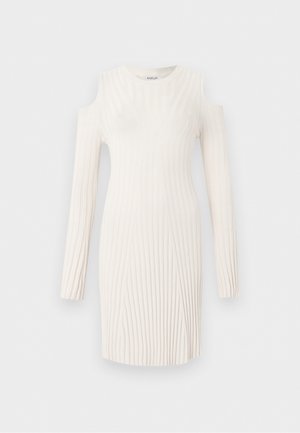 Šaty krémovej farby s rebrovaným pleteným vzorom, s dlhými rukávmi a výrezmi na ramenách, dĺžka po kolená, priliehavý strih.
