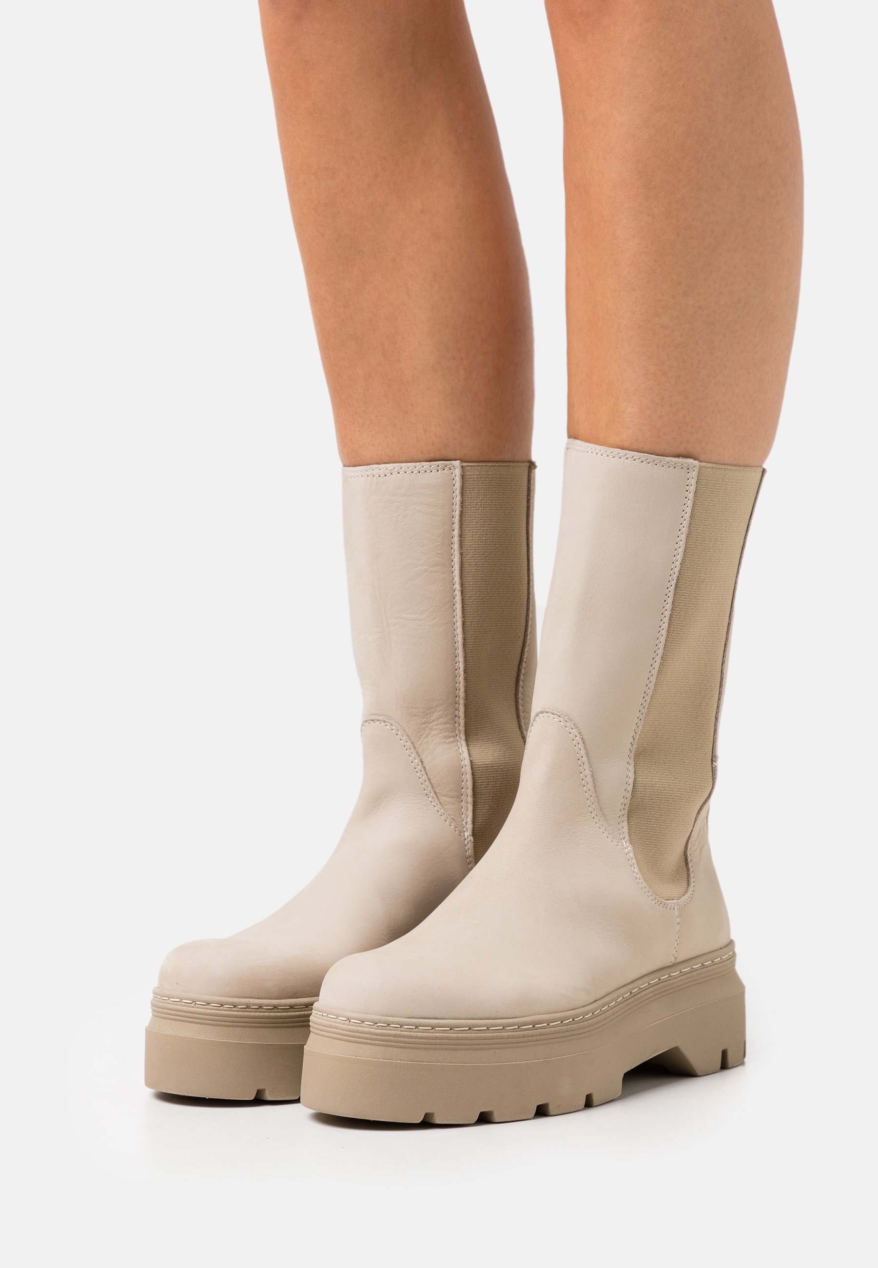 bottes nubuck beige