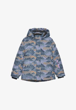 Chaqueta impermeable con un patrón de paisaje montañoso en gris, púrpura y naranja. Incluye capucha, bolsillos con cremallera y puños elásticos.