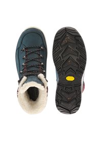 Waterafstotende teal lederen laarzen met nepbont voering, zwarte rubberen buitenzool met diepe profiel en Vibram-logo, en contrasterende bordeauxrode accenten.