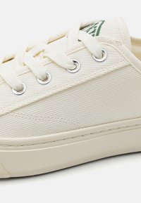 Lacoste BACKCOURT 2.0 - Sportcipő - off white