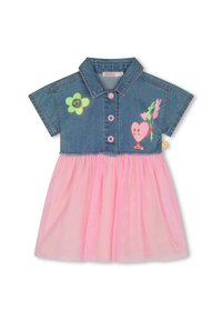 Robe en denim avec un col, des manches courtes, une jupe en tulle rose et des graphismes de fleurs et de cœurs en appliqué avec des boutons.