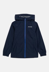 Μπλε σκουρόχρωμο μπουφάν με κουκούλα, εμπρόσθιο φερμουάρ και δύο τσέπες, με λευκό λογότυπο "JACK & JONES" στο στήθος.