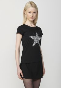 Koroshi SHORT SLEEVE - Triko s potiskem - black