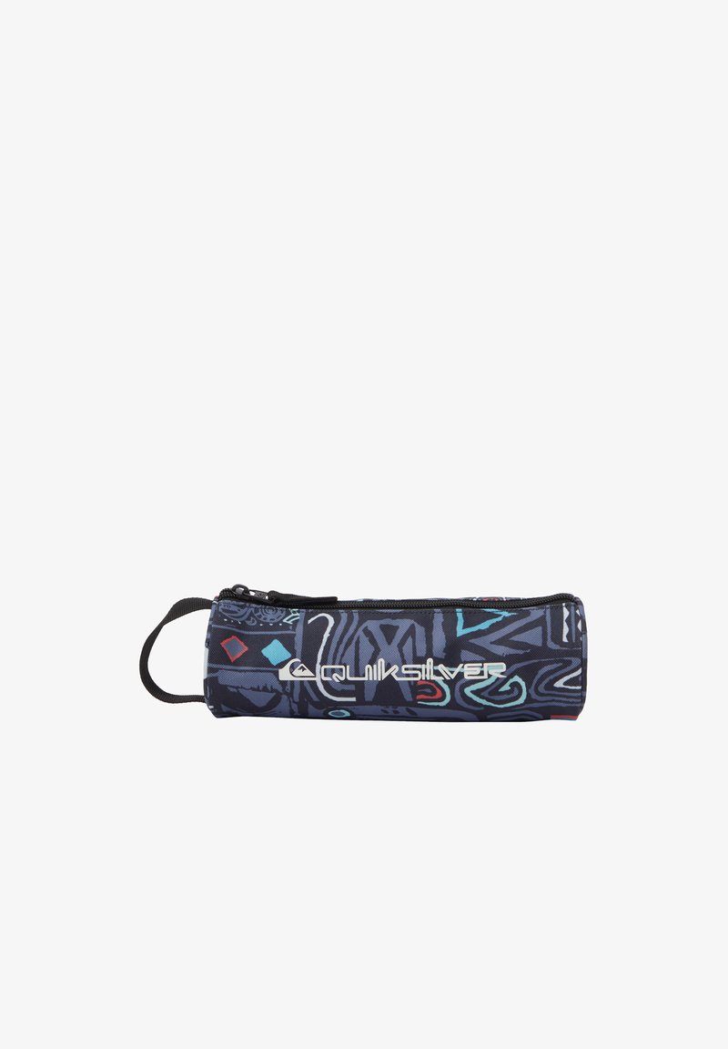 Quiksilver-kynäpusse, tummansininen, jossa geometristä kuviointia turkoosina ja punaisena, vetoketjusulku, kankaan rakenne, sivukahva kantamista varten.