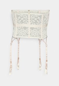 Roomkleurige kousenband met satijnen accenten. Heeft een bloemenpatroon, verstelbare bandjes en gouden hardware. Ontwerp met een gestructureerde kanten overlay.