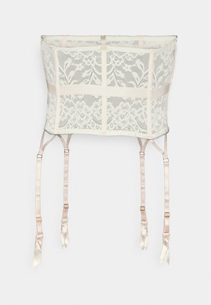 Roomkleurige kousenband met satijnen accenten. Heeft een bloemenpatroon, verstelbare bandjes en gouden hardware. Ontwerp met een gestructureerde kanten overlay.