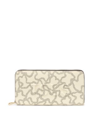 Portefeuille en cuir couleur crème avec un motif abstrait en gris embossé. Comprend une fermeture à glissière et un tirette en métal doré.