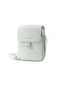 Borsa a tracolla bianca e verde menta con una finitura liscia e opaca, dotata di chiusura a pattina, tracolla regolabile e logo sulla parte anteriore.