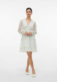 Vero Moda VMSMILLA FRILL  - Vardagsklänning - bright white