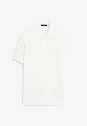 Weißes Polohemd aus glattem Baumwollstoff mit kurzen Ärmeln, einer Knopfleiste mit drei Knöpfen und einem klassischen Kragen. Keine sichtbaren Muster oder Akzente.