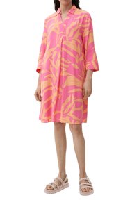 s.Oliver MIT CRÊPESTRUKTUR - Freizeitkleid - pink