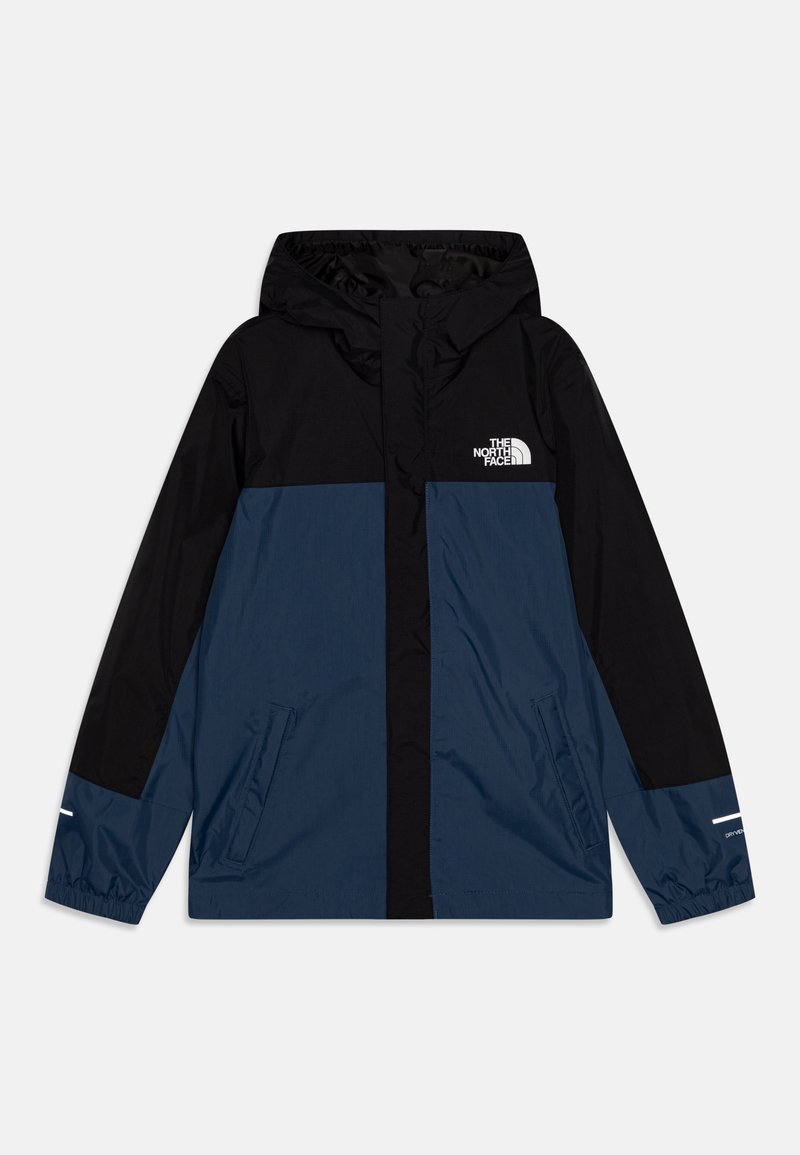 Chaqueta con capucha que presenta un diseño de bloques de color con paneles en negro y azul oscuro, hecha de material liviano, con puños elásticos y bolsillos laterales.