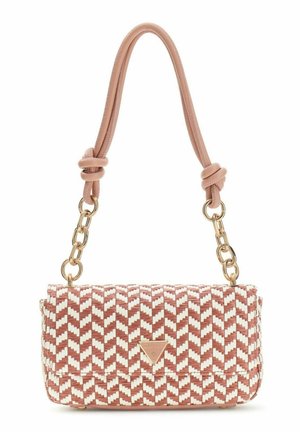 Rechthoekige geweven schoudertas met een roze-wit zigzagpatroon, gouden kettingaccenten, een geknoopte roze riem en een driehoekig metalen logo op de voorklep.