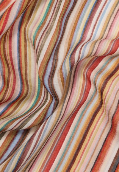 Gestreepte stof met horizontale lijnen in rood, oranje, geel, roze, blauw en bruin. Zachte textuur met een lichte, golvende uitstraling.