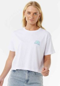 Weißes, kurzes T-Shirt aus Baumwolle mit Rundhalsausschnitt. Mit einem bunten "Rip Curl"-Logo und einer Sonnengrafik auf der linken Seite der Brust.