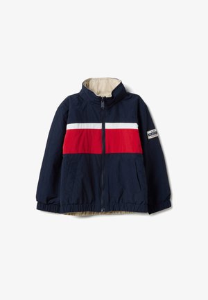 Kinder-Jacke in Marineblau zum Zuziehen mit weißen und roten horizontalen Streifen über der Brust, elastischen Bündchen und einem Aufnäher am linken Ärmel.