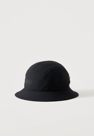 Bob noir avec coutures apparentes et logo subtil "ciele athletics" sur le côté, présenté sur un fond clair uni.