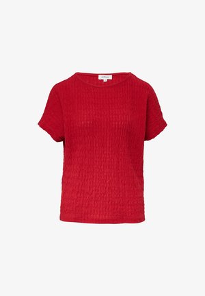 T-shirt rouge à texture, à manches courtes, avec un col rond et un motif ondulé subtil, fabriqué en tissu léger.