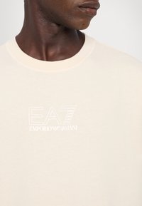 EA7 Emporio Armani UNISEX - Apdrukāts T-krekls - white