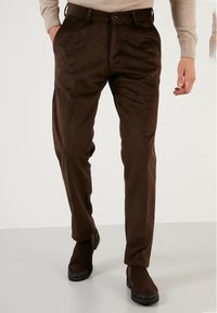 Unselected, brown