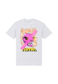 Bílá bavlněná tričko s grafickým designem, na kterém je růžová lebka, žlutý text "fume." a oranžové bublinkové vzory.