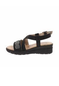 Sandalo wedge nero con cinturini incrociati e dettaglio decorativo di strass. Presenta una suola imbottita e una cinghia regolabile alla caviglia.