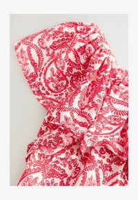 Selectat, red paisley