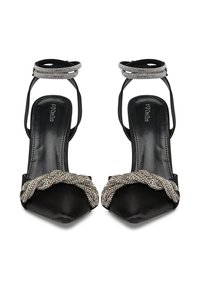 Pantofole negre cu vârf ascuțit, cu curele împletite din strasuri peste degete și curele din strasuri la glezne cu închidere prin cataramă.