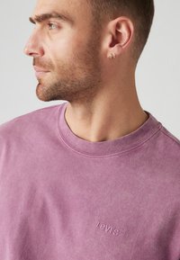 Levi's® RED TAB™ VINTAGE TEE - T-shirts basic - purple gumdrop