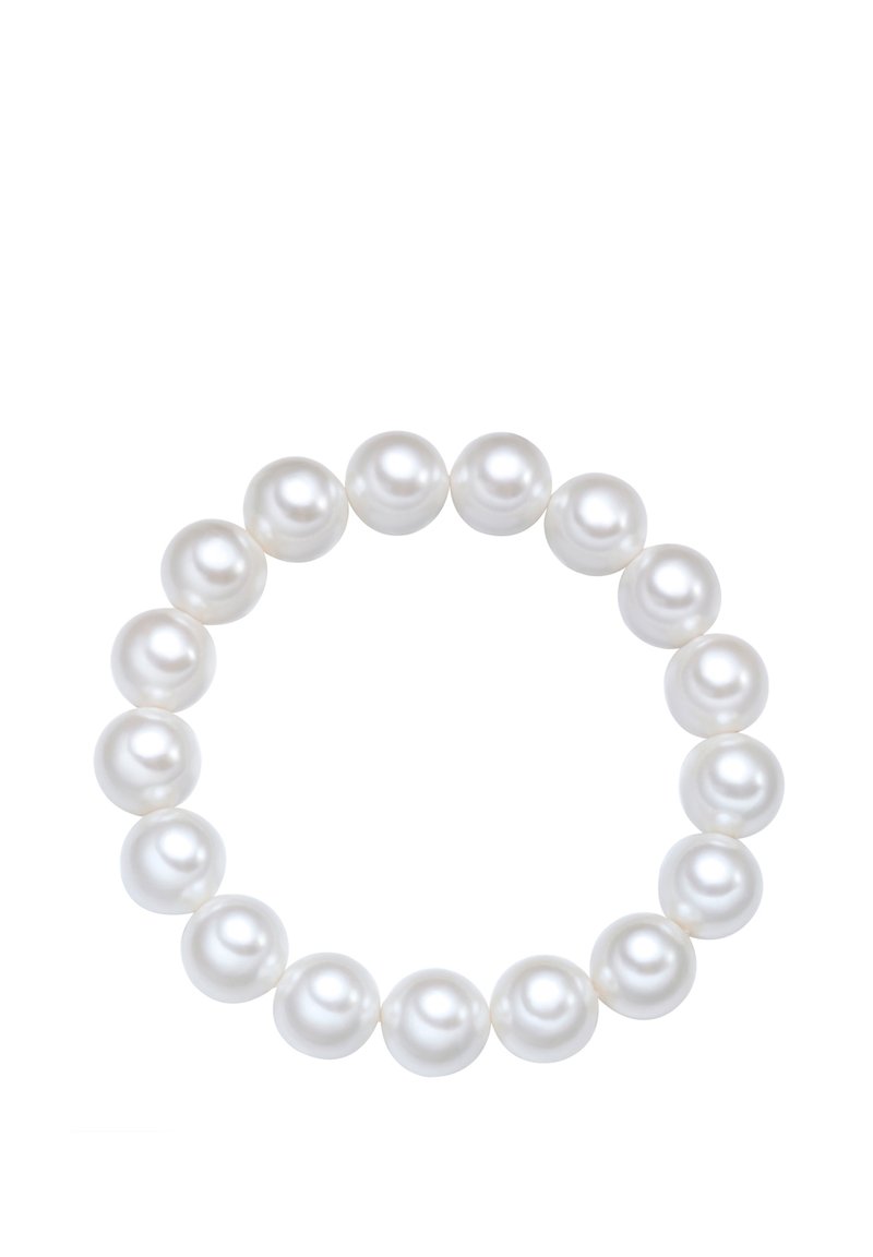 Collar de perlas compuesto por perlas redondas, blancas y brillantes, uniformes en tamaño y forma, con una textura suave y mínimos acentos visibles.