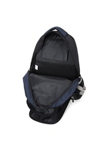 Zaino nero e blu con un ampio interno, fodera in tessuto morbido, numerosi scomparti e una tasca con zip per l'organizzazione.