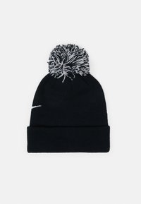 Bonnet en tricot noir avec un logo blanc, ornée d'un pompon noir et blanc duveteux sur le dessus et d'un revers pliable en bas.
