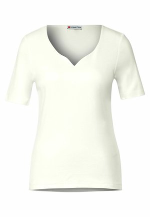 Weißes Damenhemd mit kurzen Ärmeln, kleinem V-Ausschnitt und einem Street One-Label auf der Innenseite des Kragens.