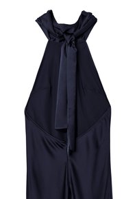 Salopette blu navy in tessuto morbido, con collana annodata, due tasche frontali e chiusura con zip sul retro.