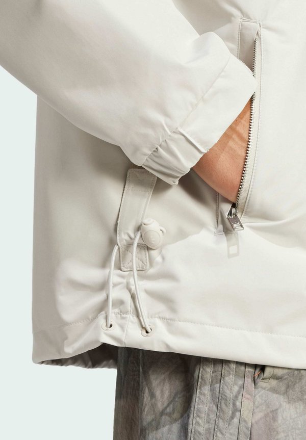 PREMIUM ESSENTIALS WATER-REPELLENT - Light jacket - alumina2