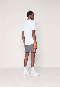 Under Armour TECH UTILITY - Športne kratke hlače - castlerock/fire/white