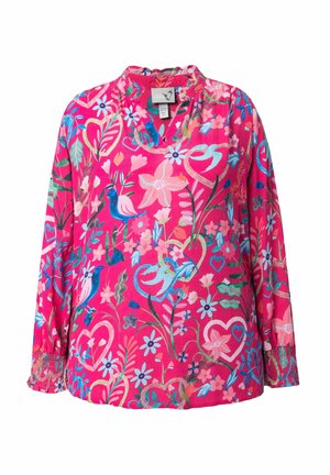 Kirkkaan pinkki pusero, jossa pitkät hihat, röyhelökaulus sekä värikkäät kukka- ja lintukuviot sinisissä, vihreissä ja pinkeissä sävyissä.