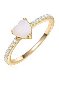 Zlatni prsten s opalom u obliku srca, s nizom prozirnih dragulja duž trake za naglasak. Glatka završna obrada, delikatan dizajn.