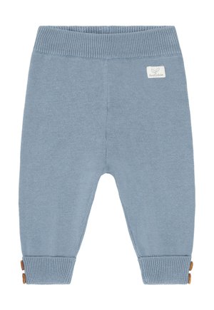 Pantaloni per neonati morbidi e azzurri in maglia, con fascia in vita e polsini a coste, decorati con due bottoni marroni su ogni polsino e una piccola etichetta bianca del marchio.