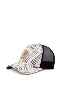 Trucker-Cap mit mehrfarbigem Wellenmuster, weißem Vorderteil aus Textil, schwarzem Netzrücken und einem braunen geometrischen Logopatch auf der Vorderseite.