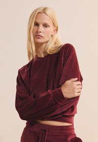 No seleccionado, dark red
